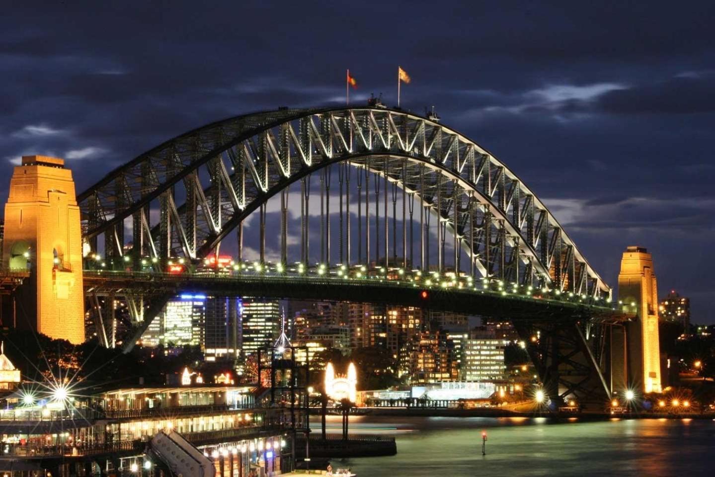 A Modern For 6 Next To Darling Harbour Sydney